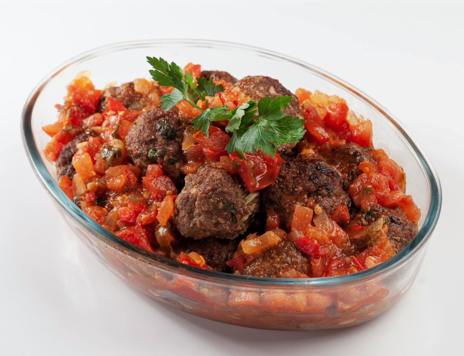 Albóndigas en salsa española con perejil - receta tradicional